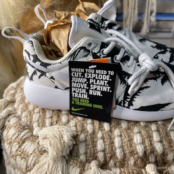 Nike Palm Tree Roshe Sneakers Shoes - Picture 2 of 7